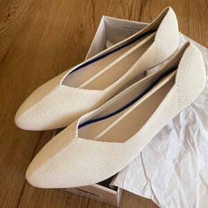 New in box beige cream color knitted mesh slip on flats size 9